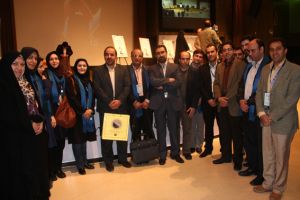 دریافت تندیس و لوح دومین جشنواره نوآوری دانشگاه علوم پزشکی تهران ۱۳۹۱: عکس شماره 5 / 10